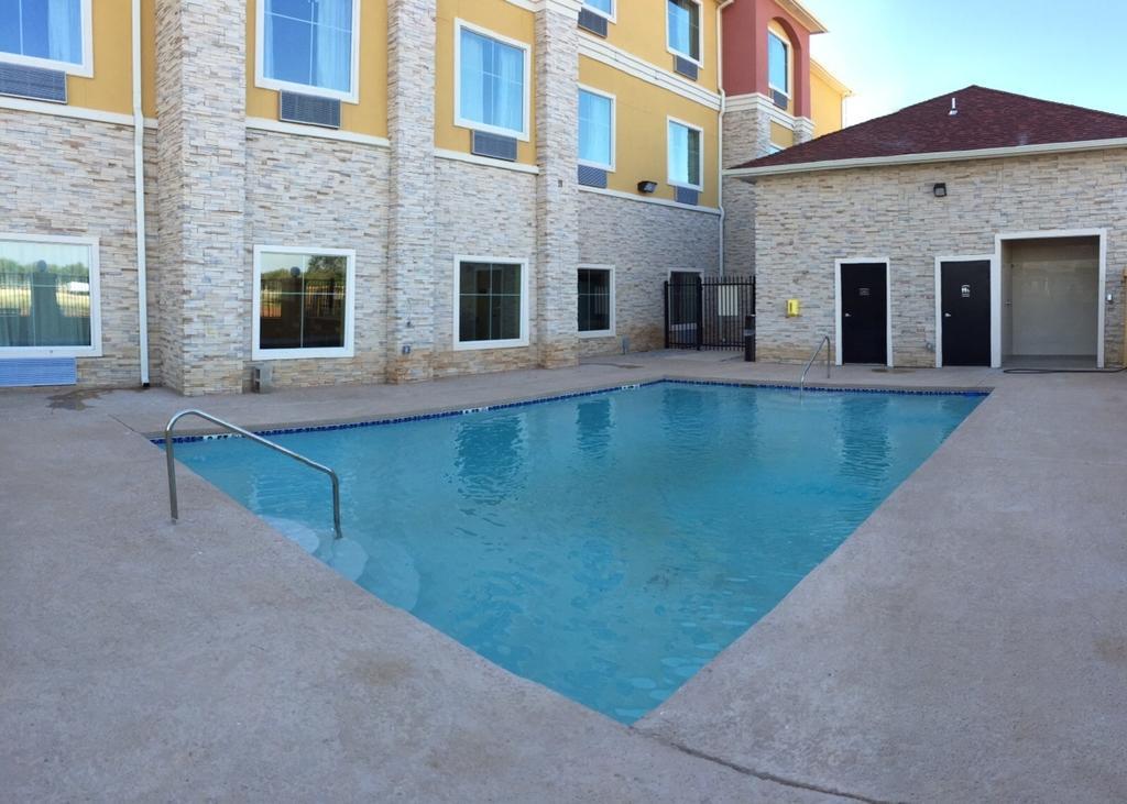 Residency Suites Cotulla Bagian luar foto