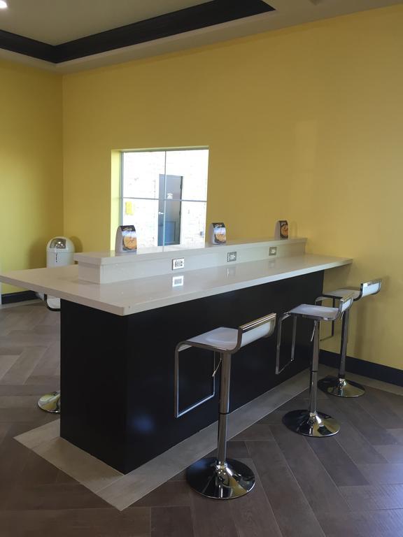 Residency Suites Cotulla Bagian luar foto